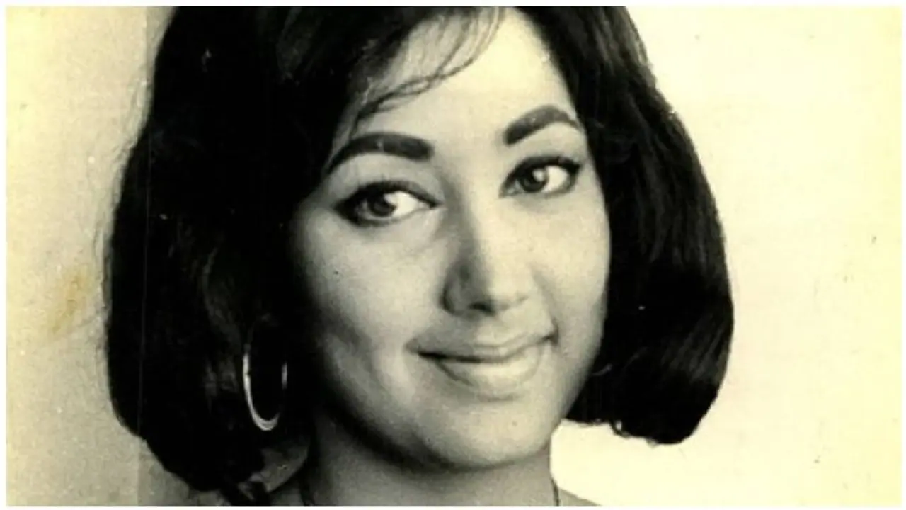 குழந்தையிலே சிரித்ததுதான் இந்த சிரிப்பு அதை குமரிப் பொண்ணு சிரிக்கும்போது என்ன வெறுப்பு...? குழந்தையிலே சிரித்ததுதான் இந்த சிரிப்பு அதை குமரிப் பொண்ணு சிரிக்கும்போது என்ன வெறுப்பு...?