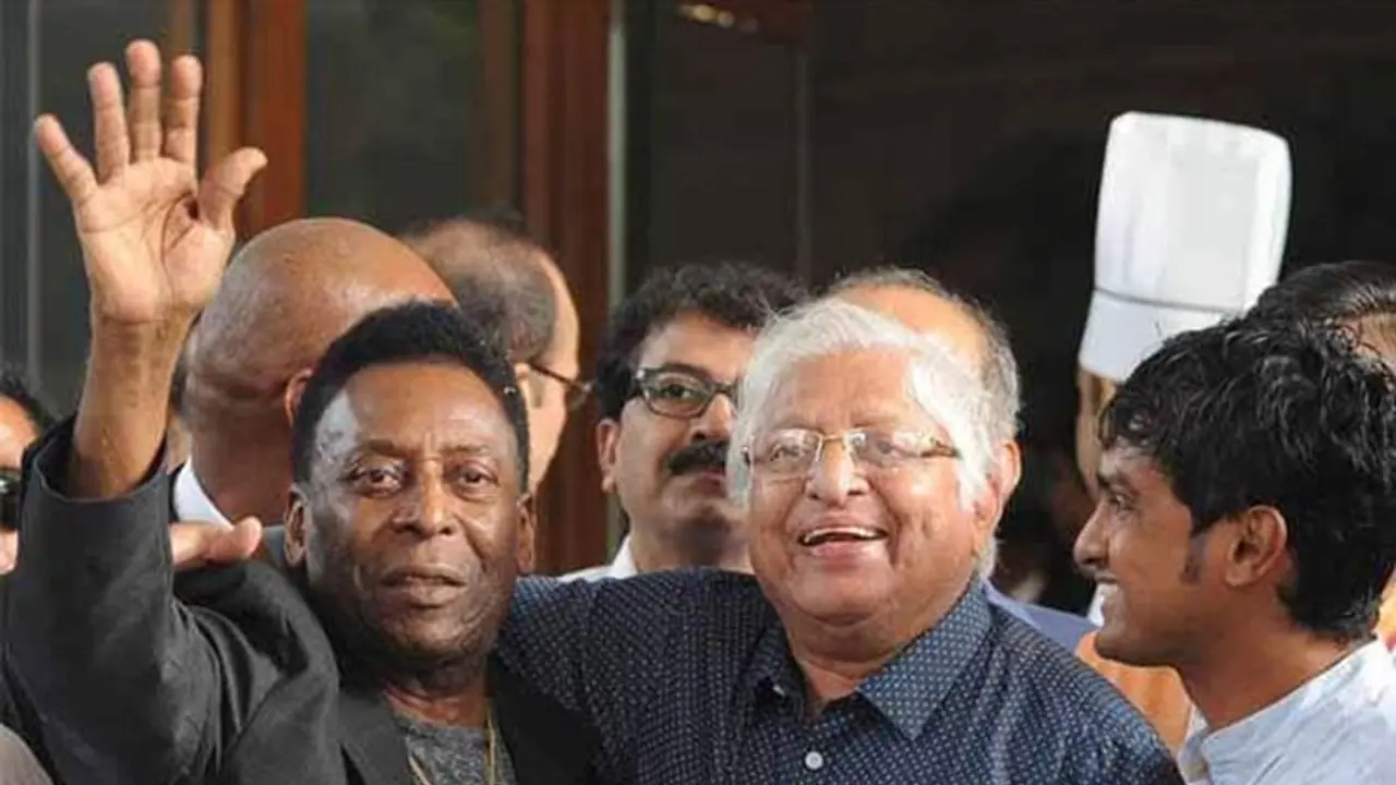 फुटबॉल में भारत को गोल्ड दिलाने वाले पूर्व कप्तान चुनी गोस्वामी का निधन, क्रिकेट के भी थे माहिर खिलाड़ी फुटबॉल में भारत को गोल्ड दिलाने वाले पूर्व कप्तान चुनी गोस्वामी का निधन, क्रिकेट के भी थे माहिर खिलाड़ी