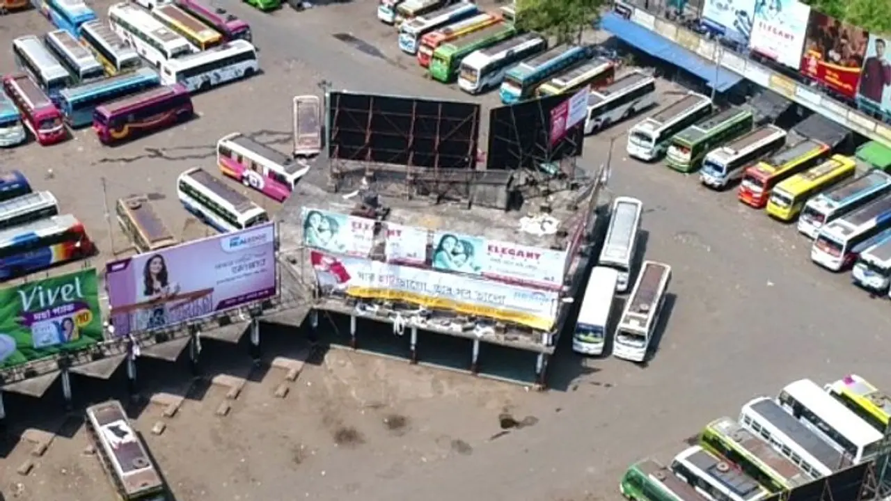 রাজ্য়ের শর্তে বাস নামালে লোকসান, ক্ষতির আশঙ্কায় উল্টো পথে বেসরকারি বাস মালিকরা রাজ্য়ের শর্তে বাস নামালে লোকসান, ক্ষতির আশঙ্কায় উল্টো পথে বেসরকারি বাস মালিকরা