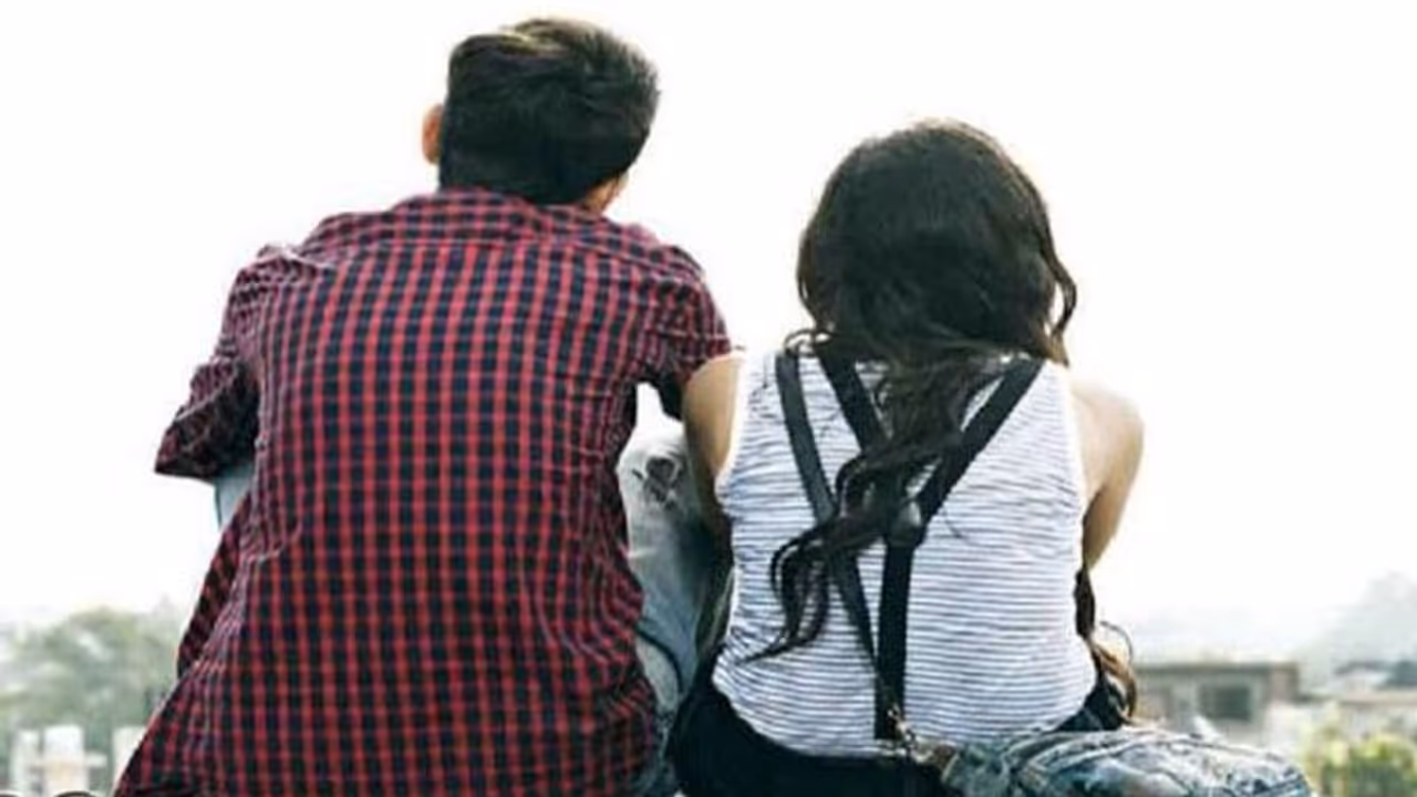 காதலனை கடத்திய திமுக நிர்வாகி... துப்பாக்கி முனையில் மிரட்டல்..! காதலனை கடத்திய திமுக நிர்வாகி... துப்பாக்கி முனையில் மிரட்டல்..!