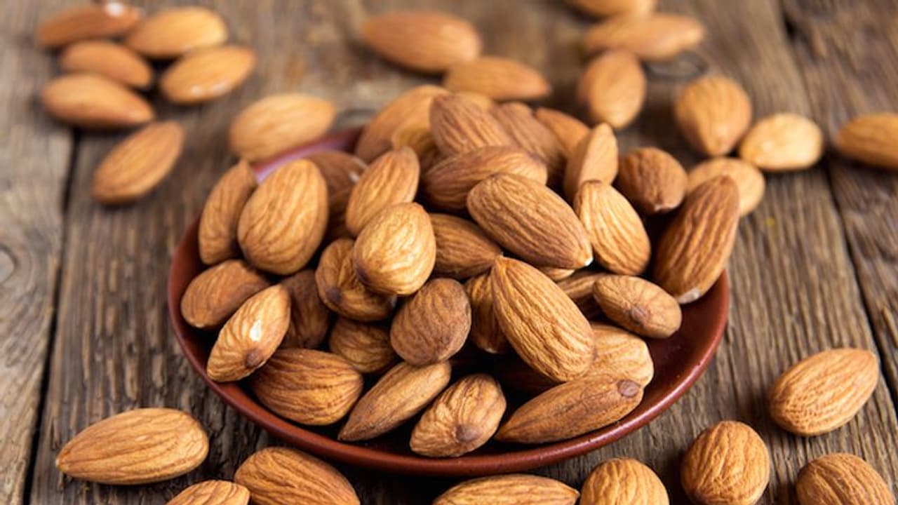 ബദാം കുതിർത്ത് കഴിക്കണമെന്ന് പറയുന്നതിന്റെ കാരണം... ബദാം കുതിർത്ത് കഴിക്കണമെന്ന് പറയുന്നതിന്റെ കാരണം...