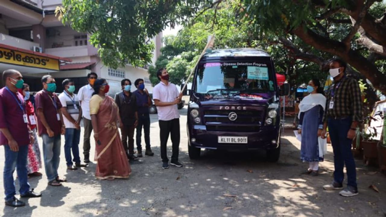 കൊവിഡ് പ്രതിരോധത്തിന് കോഴിക്കോട് മൊബൈൽ മെഡിക്കൽ ടീം കൊവിഡ് പ്രതിരോധത്തിന് കോഴിക്കോട് മൊബൈൽ മെഡിക്കൽ ടീം