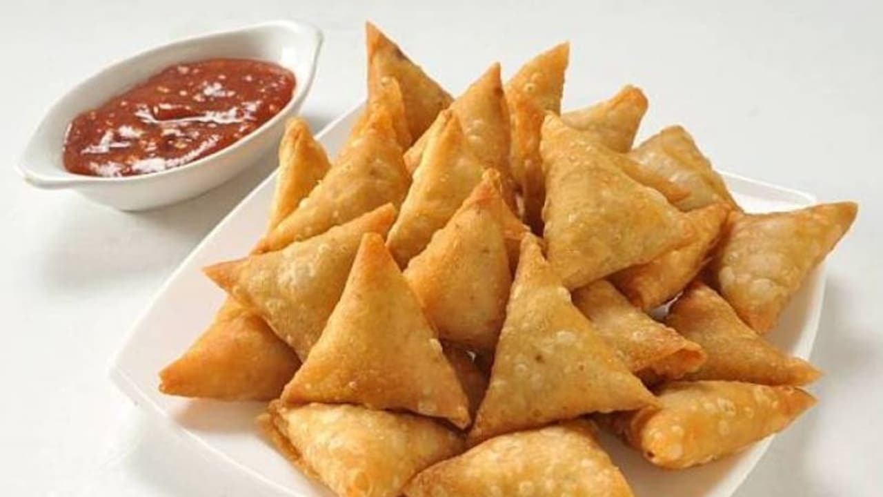 ചൂടോടെ കിടിലൻ 'ചിക്കൻ സമൂസ' കഴിക്കാം; വീട്ടിൽ തന്നെ തയ്യാറാക്കാം ചൂടോടെ കിടിലൻ 'ചിക്കൻ സമൂസ' കഴിക്കാം; വീട്ടിൽ തന്നെ തയ്യാറാക്കാം