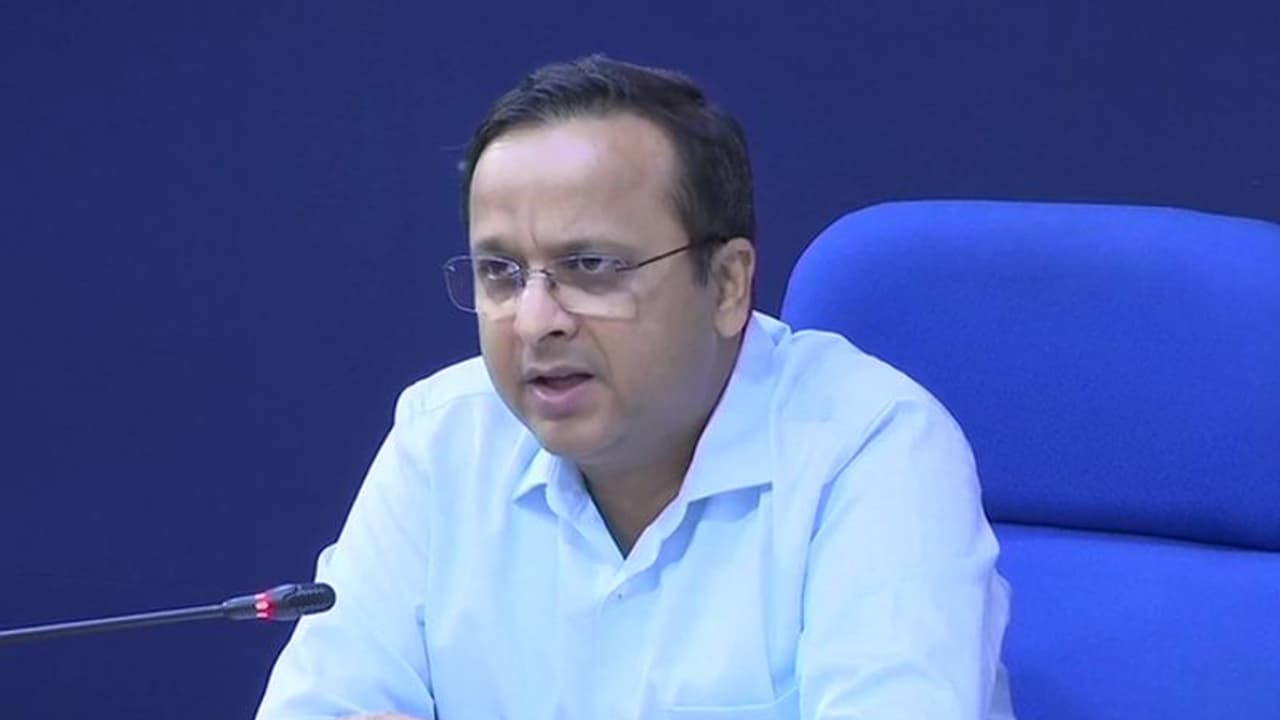 ఇండియాపై కరోనా దెబ్బ: 24 గంటల్లో 2,553 కేసులు, మొత్తం 42,553కి చేరిక ఇండియాపై కరోనా దెబ్బ: 24 గంటల్లో 2,553 కేసులు, మొత్తం 42,553కి చేరిక