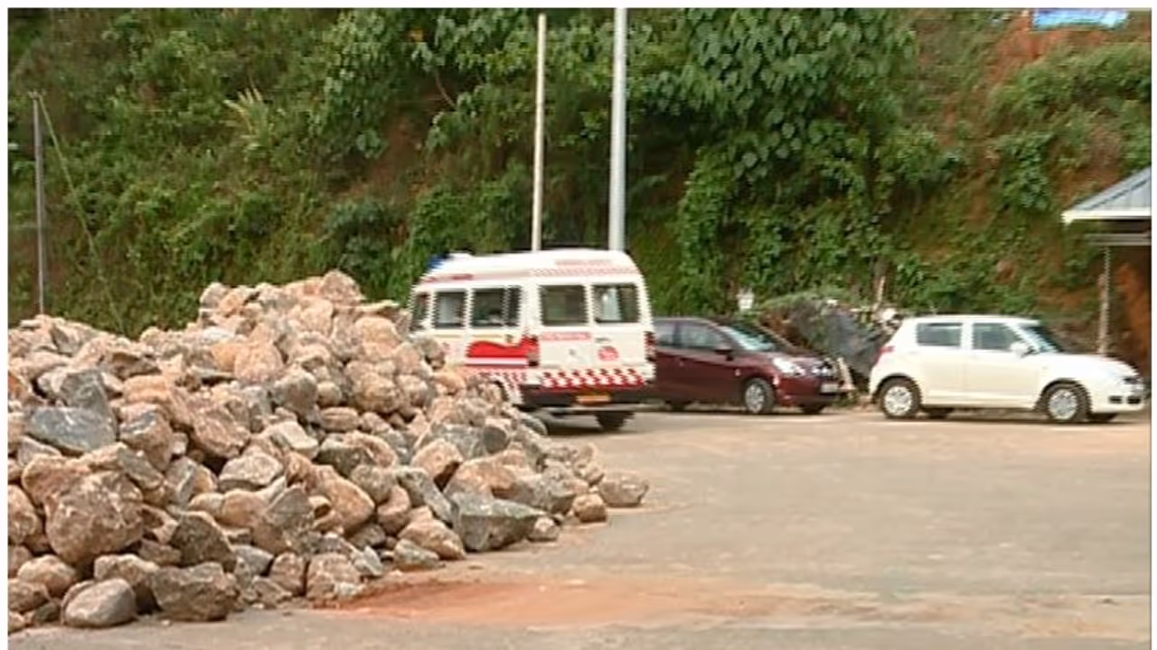 ഇടുക്കിയില് ഒരാള്ക്കൂടി ആശുപത്രി വിട്ടു; ഇനി ചികിത്സയിലുള്ളത് പതിമൂന്ന് പേര് ഇടുക്കിയില് ഒരാള്ക്കൂടി ആശുപത്രി വിട്ടു; ഇനി ചികിത്സയിലുള്ളത് പതിമൂന്ന് പേര്