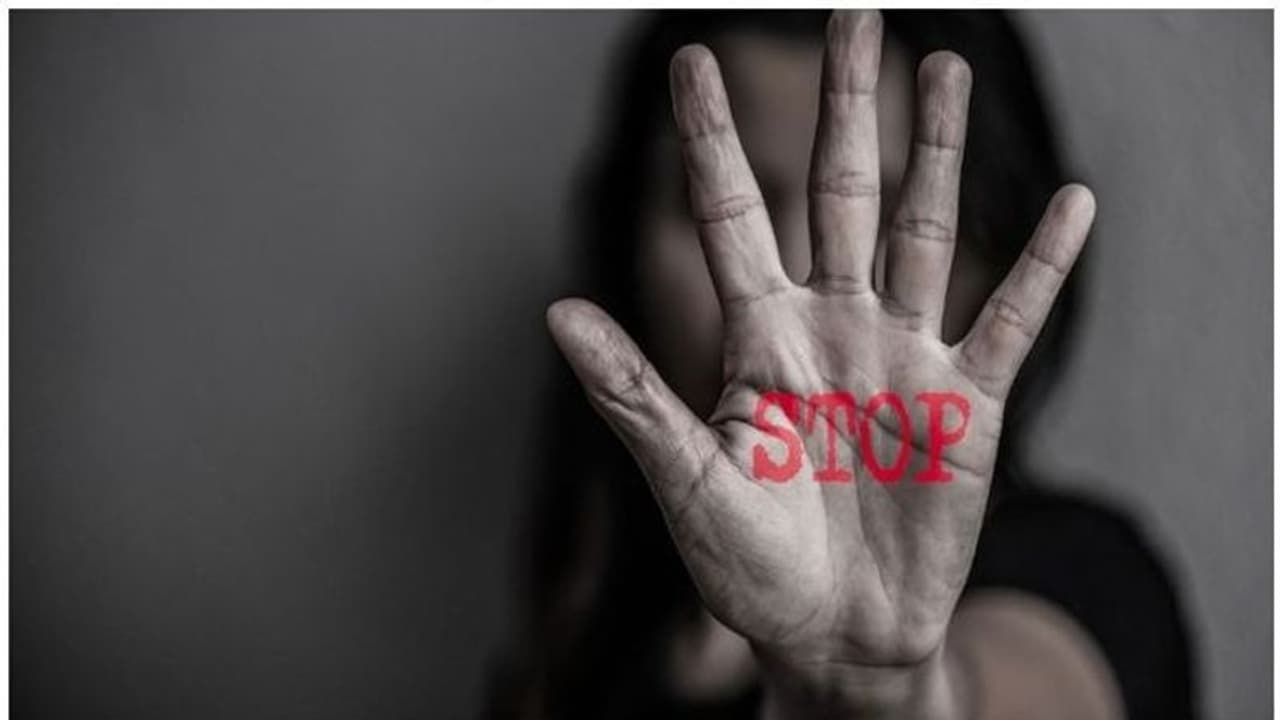 লকডাউনের ভারতে বেড়েছে নারী নির্যাতনের ঘটনা, কী বলছেন কেন্দ্রীয় মন্ত্রী স্মৃতি ইরানি লকডাউনের ভারতে বেড়েছে নারী নির্যাতনের ঘটনা, কী বলছেন কেন্দ্রীয় মন্ত্রী স্মৃতি ইরানি