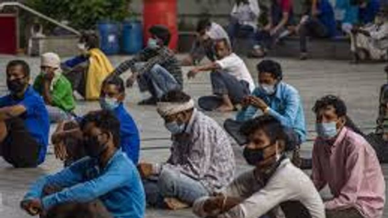 புலம் பெயர்ந்த தொழிலாளர்களை வைத்து வேலை வாங்குவோரே உஷார்..!! இதை மட்டும் உடனே செய்யுங்க..!! புலம் பெயர்ந்த தொழிலாளர்களை வைத்து வேலை வாங்குவோரே உஷார்..!! இதை மட்டும் உடனே செய்யுங்க..!!