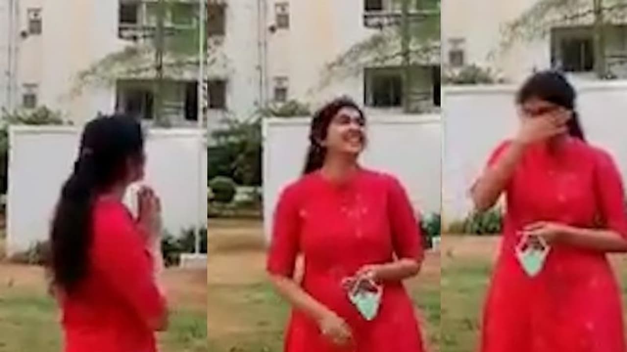 కరోనా రోగులకు వైద్యం.. వైద్యురాలికి అద్వితీయ స్వాగతం కరోనా రోగులకు వైద్యం.. వైద్యురాలికి అద్వితీయ స్వాగతం