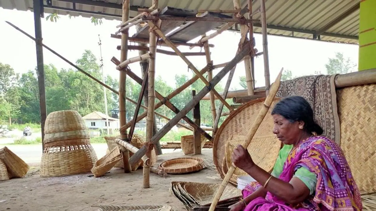 ಬದುಕು ಕಷ್ಟಕರ ಎನಿಸಿದರೂ ಮೇದಾರರ ವೃತ್ತಿ ನಿರಂತರ ಬದುಕು ಕಷ್ಟಕರ ಎನಿಸಿದರೂ ಮೇದಾರರ ವೃತ್ತಿ ನಿರಂತರ