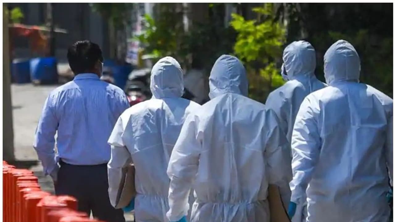 പാൽഘർ കൊലക്കേസിലെ പ്രതിക്ക് കൊവിഡ്; സഹതടവുകാരും പൊലീസ് ഉദ്യോഗസ്ഥരും നിരീക്ഷണത്തിൽ പാൽഘർ കൊലക്കേസിലെ പ്രതിക്ക് കൊവിഡ്; സഹതടവുകാരും പൊലീസ് ഉദ്യോഗസ്ഥരും നിരീക്ഷണത്തിൽ