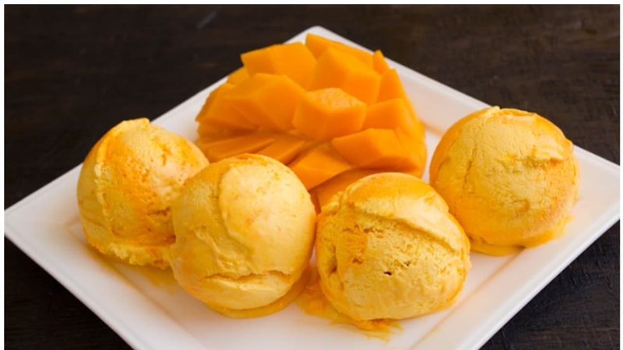 റവയും പാലും കൊണ്ടൊരു കിടിലൻ മാമ്പഴം ഐസ്ക്രീം; തയ്യാറാക്കുന്ന വിധം റവയും പാലും കൊണ്ടൊരു കിടിലൻ മാമ്പഴം ഐസ്ക്രീം; തയ്യാറാക്കുന്ന വിധം