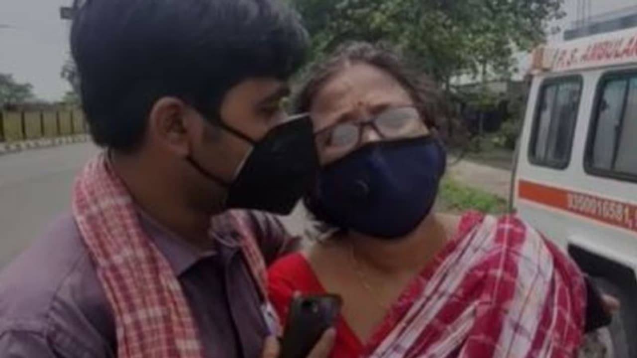 দিল্লিতে মৃত্যু ক্যানসারে, বাংলায় ঢোকার মুখে ৬ ঘণ্টা আটকে অ্যাম্বুল্যান্স