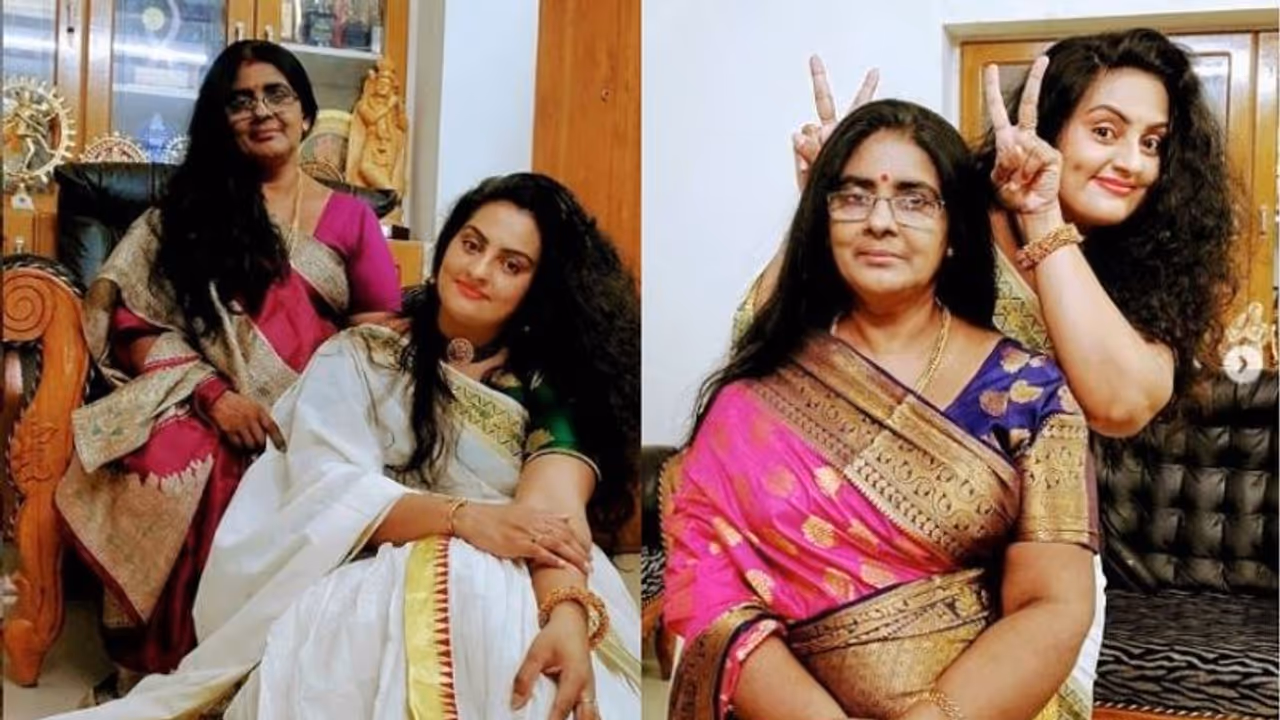 'അമ്മയും മകളും' ലോക്ക്ഡൗണ് കാലത്ത് കുടുംബത്തോടൊപ്പം; ചിത്രം പങ്കുവച്ച് 'പപ്പി' 'അമ്മയും മകളും' ലോക്ക്ഡൗണ് കാലത്ത് കുടുംബത്തോടൊപ്പം; ചിത്രം പങ്കുവച്ച് 'പപ്പി'