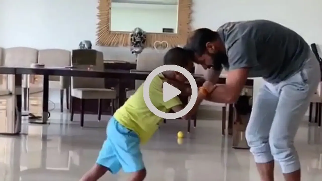 लॉकडाउन में शिखर धवन क्रिकेट छोड़ बेटे संग खेल रहे हैं कुश्ती, वीडियो वायरल लॉकडाउन में शिखर धवन क्रिकेट छोड़ बेटे संग खेल रहे हैं कुश्ती, वीडियो वायरल