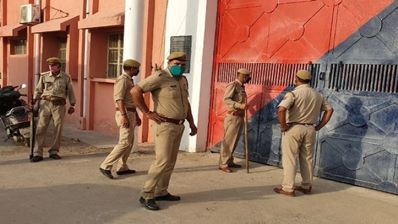 बागपत कारागार में सो रहे कैदी की हत्या, इसी जेल में हुआ था डॉन मुन्ना बजरंगी का मर्डर बागपत कारागार में सो रहे कैदी की हत्या, इसी जेल में हुआ था डॉन मुन्ना बजरंगी का मर्डर