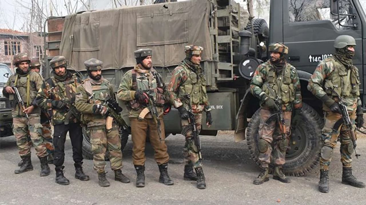 കശ്മീരിൽ ഏറ്റുമുട്ടൽ: അഞ്ച് സൈനികർക്ക് വീരമൃത്യു, രണ്ട് ഭീകരരെ വധിച്ചു