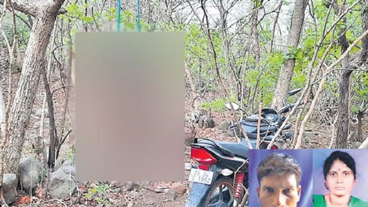 అక్రమ సంబంధం: చెట్టుకు వేలాడుతూ ప్రేమజంట అస్తిపంజరాలు అక్రమ సంబంధం: చెట్టుకు వేలాడుతూ ప్రేమజంట అస్తిపంజరాలు