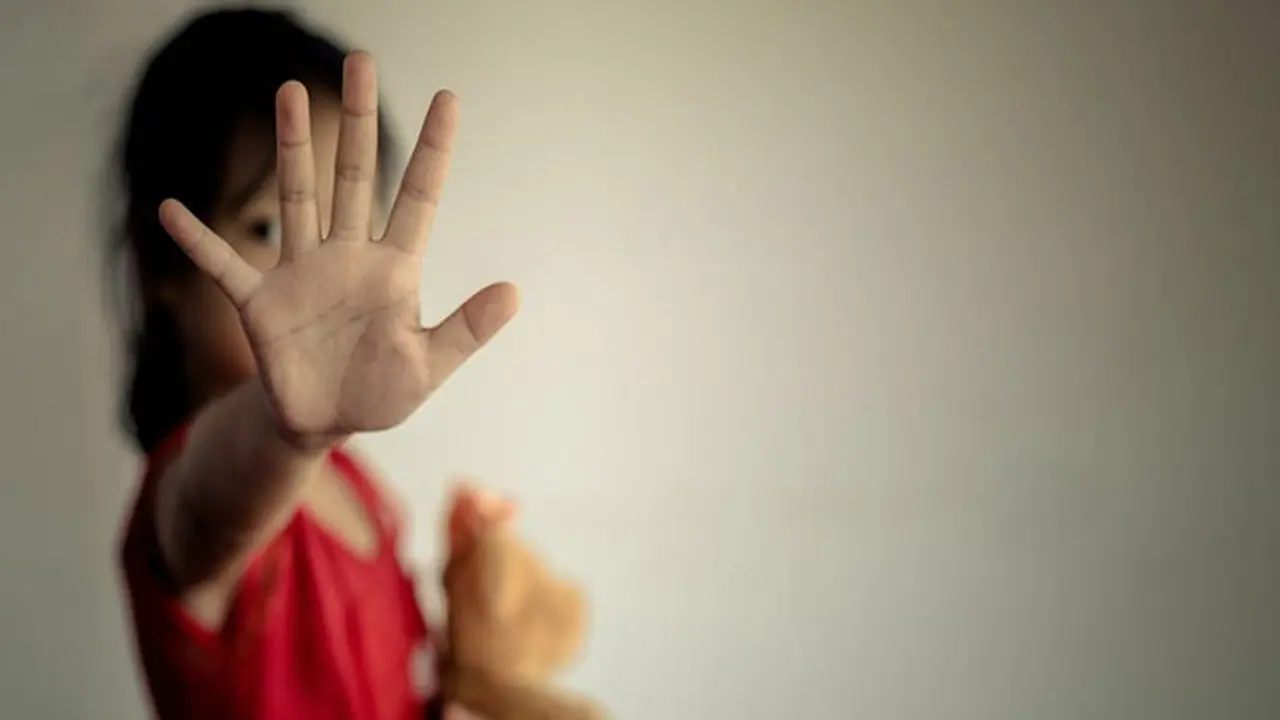 খেলার ছলে নিয়ে গিয়ে ৫ বছরের শিশুকে ধর্ষণ করে খুন, নারকীয় ঘটনা ঘটালো নিজের তুতোভাই খেলার ছলে নিয়ে গিয়ে ৫ বছরের শিশুকে ধর্ষণ করে খুন, নারকীয় ঘটনা ঘটালো নিজের তুতোভাই