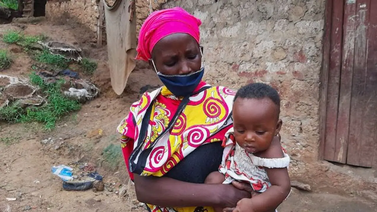 Mother boils stones for hungry children amid poverty and unending lockdown in Kenya