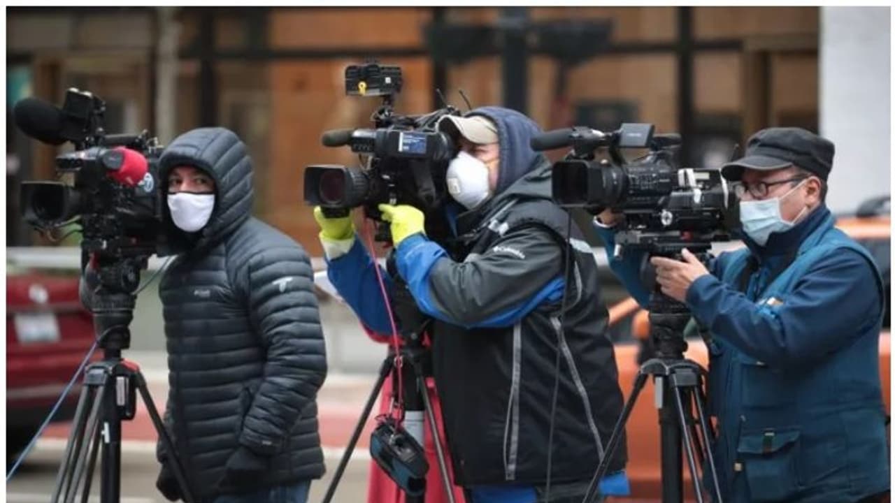 తెలంగాణలో డేంజర్ బెల్స్: 70 మంది జర్నలిస్టులకు కరోనా..? తెలంగాణలో డేంజర్ బెల్స్: 70 మంది జర్నలిస్టులకు కరోనా..?