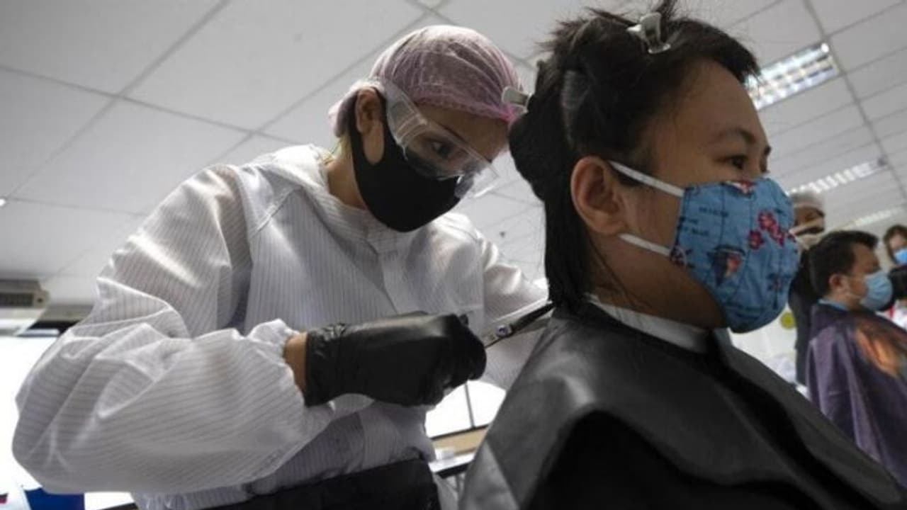 കൊവിഡ് മുന്‍നിര പോരാളികള്‍ക്ക് സ്‍നേഹാദരം; ഈ 43കാരി ഇപ്പോള്‍ ആഗോള ഹീറോ