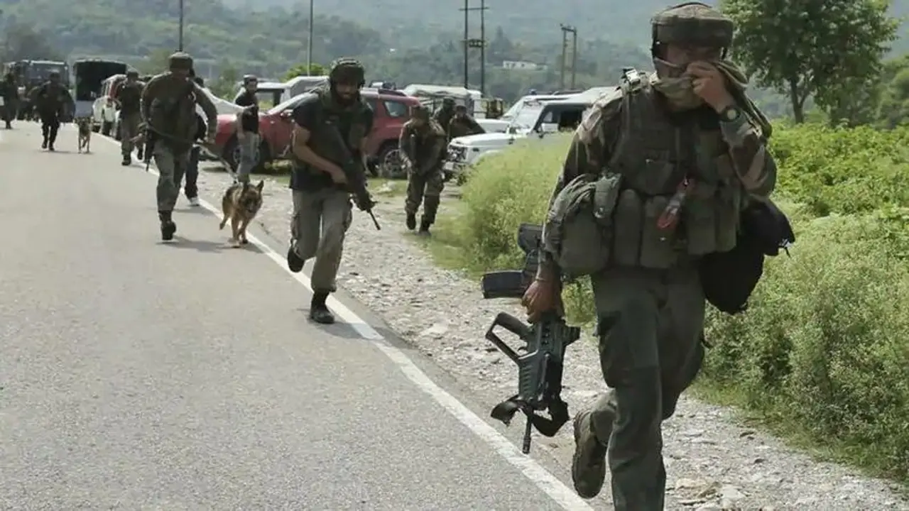 जम्मू कश्मीर में आतंकियों ने किया दूसरा हमला, सीआरपीएफ के 3 जवान शहीद और 7 घायल जम्मू कश्मीर में आतंकियों ने किया दूसरा हमला, सीआरपीएफ के 3 जवान शहीद और 7 घायल