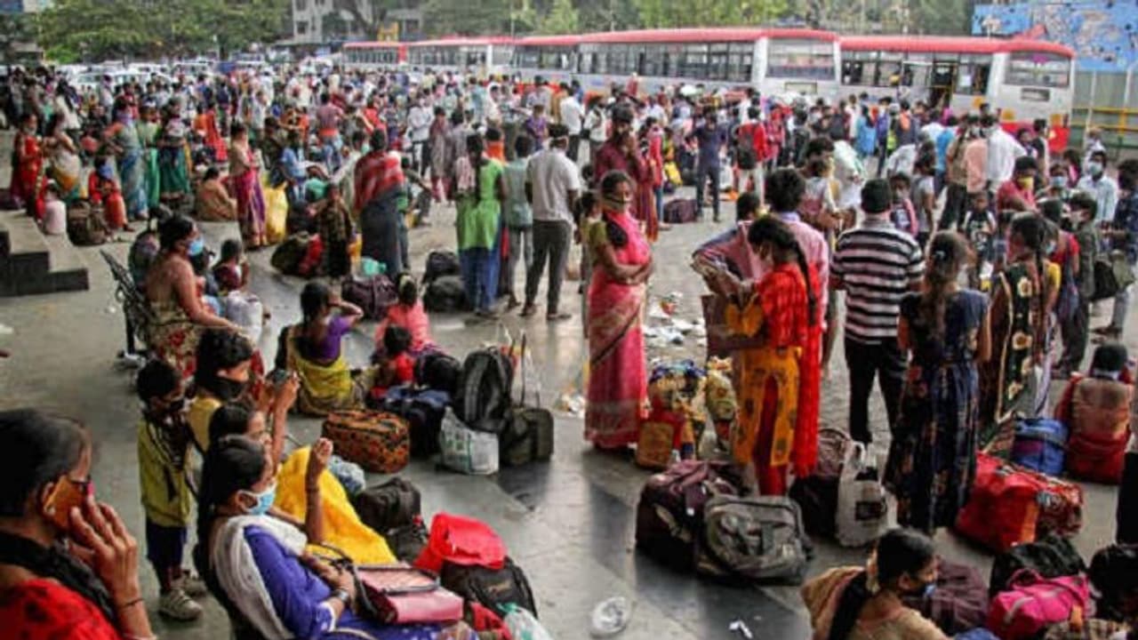 ಕಾರ್ಮಿಕರನ್ನ ನಡೆಸಿಕೊಳ್ಳುತ್ತಿರುವ ರೀತಿಗೆ ಸರ್ಕಾರದ ವಿರುದ್ಧ ಕೆಂಡಕಾರಿದ ಕುಮಾರಸ್ವಾಮಿ