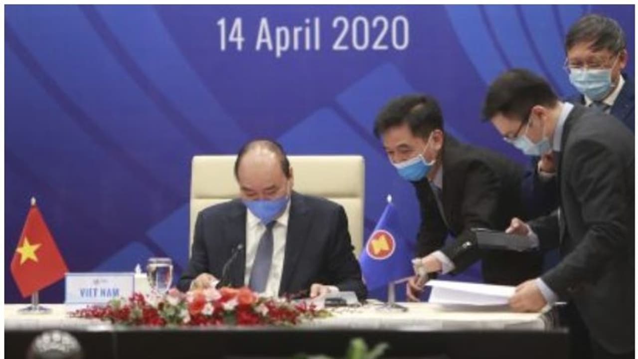 കൊവിഡ് വിരുദ്ധ പോരാട്ടങ്ങൾക്ക് വിയറ്റ്നാം എന്ന കമ്യൂണിസ്റ്റ് രാഷ്ട്രം നൽകുന്ന അതിജീവനപാഠങ്ങൾ കൊവിഡ് വിരുദ്ധ പോരാട്ടങ്ങൾക്ക് വിയറ്റ്നാം എന്ന കമ്യൂണിസ്റ്റ് രാഷ്ട്രം നൽകുന്ന അതിജീവനപാഠങ്ങൾ