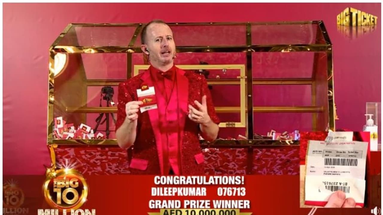 'മക്കളുടെ വിദ്യാഭ്യാസം സുരക്ഷിതമാക്കണം, കടം വീട്ടണം'; കൊവിഡ് കാലത്ത് 20 കോടിയുടെ ഭാഗ്യം മലയാളിക്ക് സ്വന്തം 'മക്കളുടെ വിദ്യാഭ്യാസം സുരക്ഷിതമാക്കണം, കടം വീട്ടണം'; കൊവിഡ് കാലത്ത് 20 കോടിയുടെ ഭാഗ്യം മലയാളിക്ക് സ്വന്തം