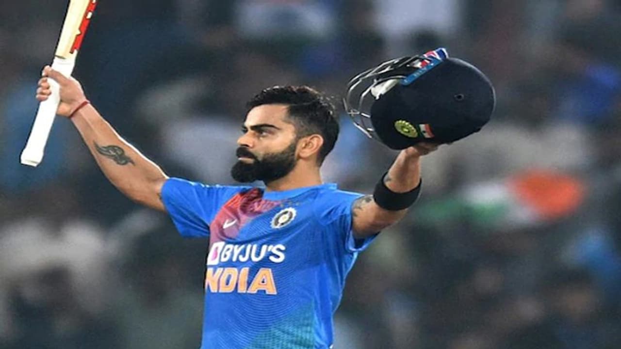 विराट को एक शब्द में डेस्क्राइब करने का सवाल, इस पाकिस्तानी का जवाब सुन लें कोहली के फैन विराट को एक शब्द में डेस्क्राइब करने का सवाल, इस पाकिस्तानी का जवाब सुन लें कोहली के फैन