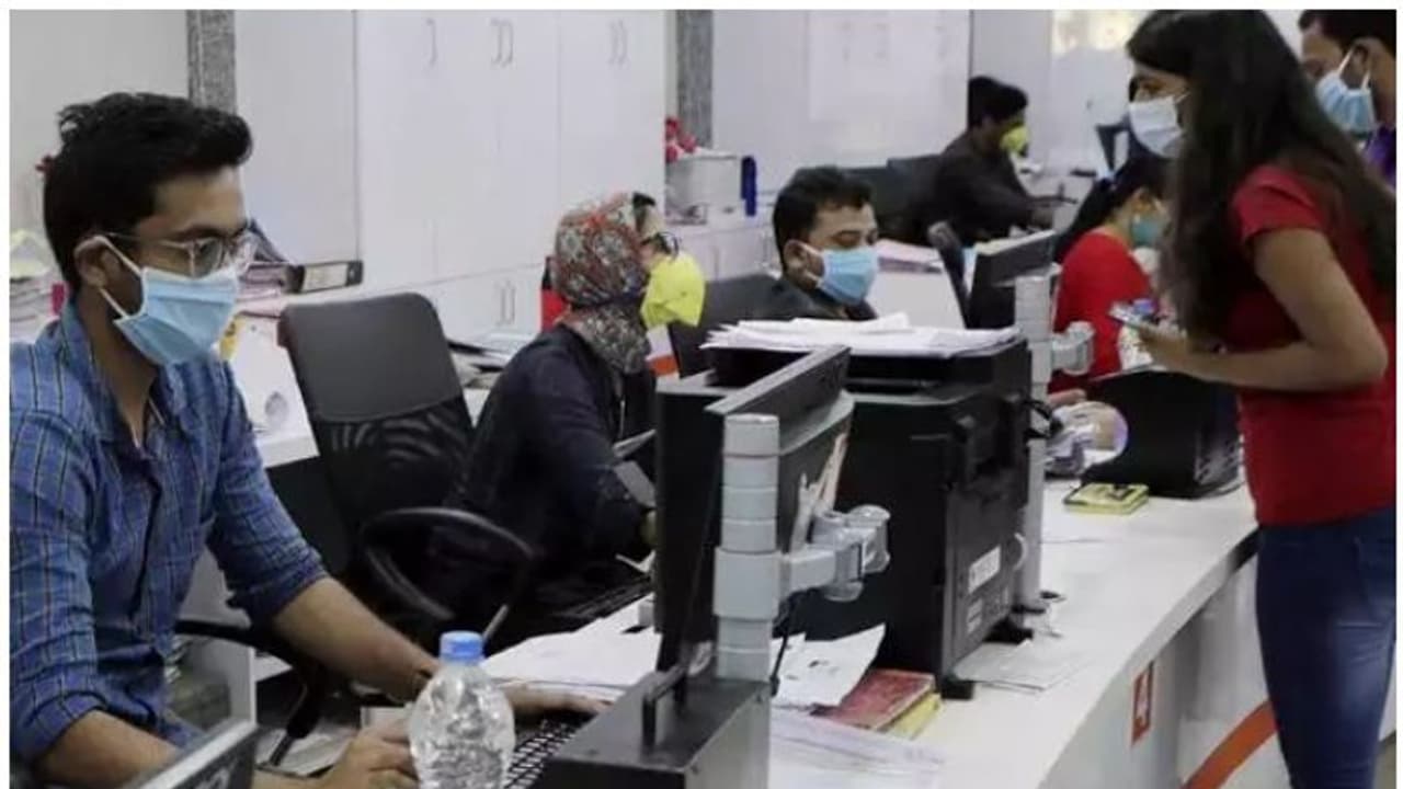 സംസ്ഥാനത്തെ ബാങ്കുകളുടെ പ്രവൃത്തിസമയം തിങ്കളാഴ്ച മുതല്‍ സാധാരണനിലയിലേക്ക്