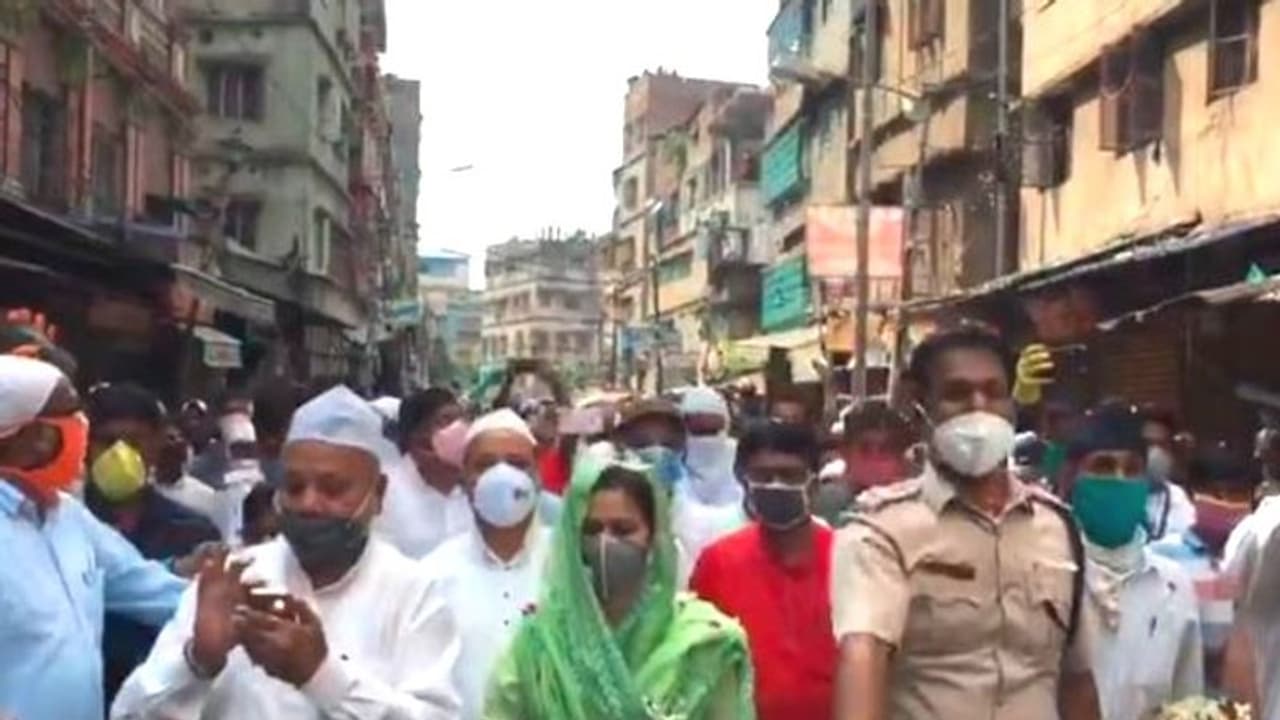 ভিডিয়োতে সামাজিক দূরত্ব শিঁকেয়, ফের বিতর্কে টিকিয়াপাড়া !