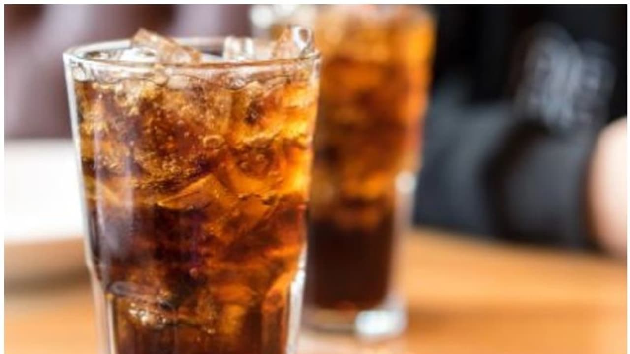 സോഡയും കോളയുമെല്ലാം അധികം കഴിച്ചാല്‍ സംഭവിക്കുന്ന അപകടങ്ങള്‍...