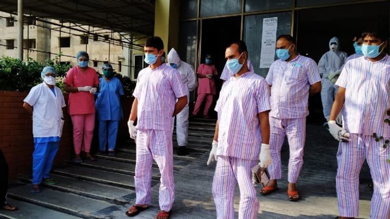 স্বস্তি পেল স্বাস্থ্য দফতর, সুস্থ হয়ে ফিরলেন করোনা আক্রান্ত ৬ আরপিএফ জওয়ান