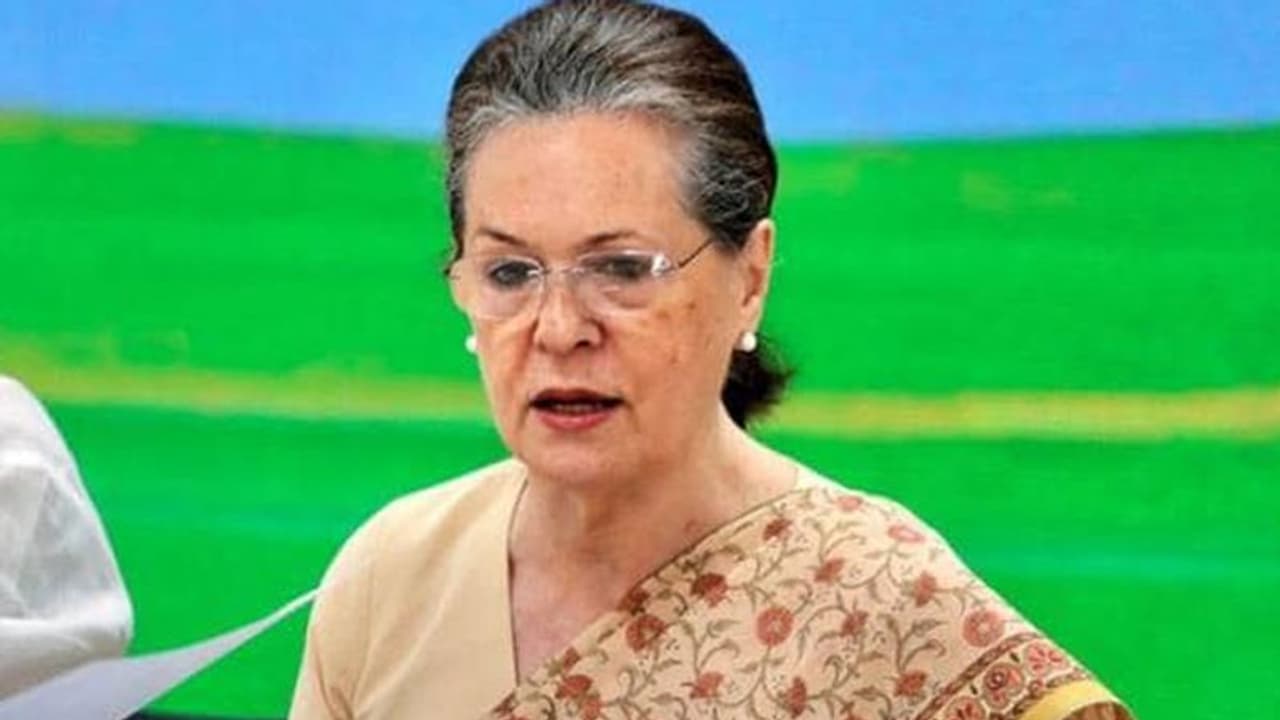 प्रवासियों पर शुरू हुई राजनीति, सोनिया ने बुलाई विपक्षी दलों की बैठक पर इस नेता ने दिया झटका