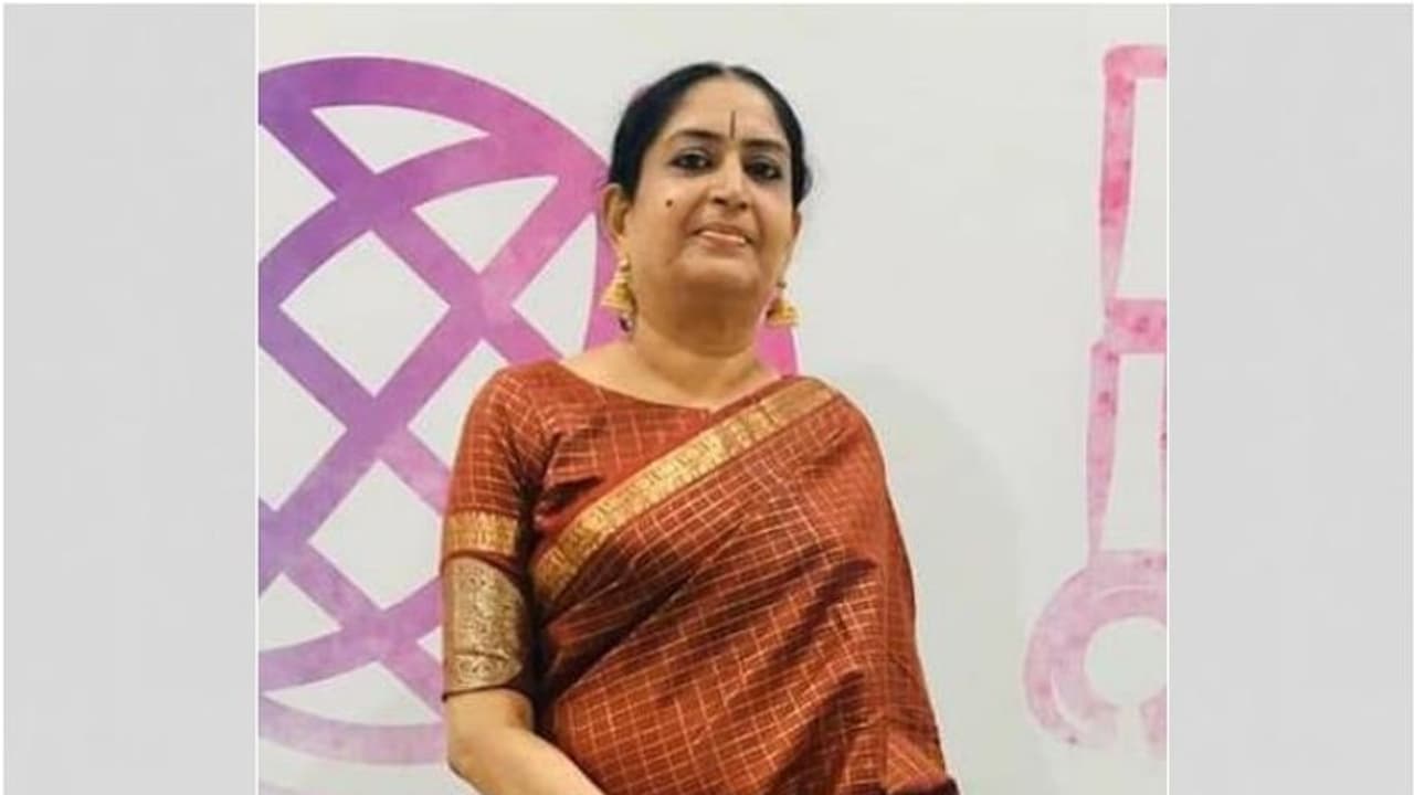 മലയാളി കലാ സാംസ്കാരിക പ്രവര്ത്തക ദീപാ നായര് യുഎഇയില് അന്തരിച്ചു മലയാളി കലാ സാംസ്കാരിക പ്രവര്ത്തക ദീപാ നായര് യുഎഇയില് അന്തരിച്ചു