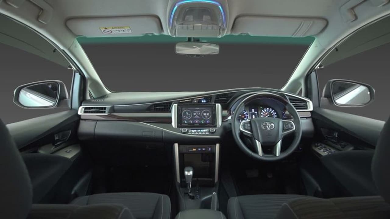 വീട്ടുമുറ്റങ്ങള് തേടി പുതിയൊരു ഇന്നോവ പുറപ്പെടാനൊരുങ്ങുന്നു! വീട്ടുമുറ്റങ്ങള് തേടി പുതിയൊരു ഇന്നോവ പുറപ്പെടാനൊരുങ്ങുന്നു!