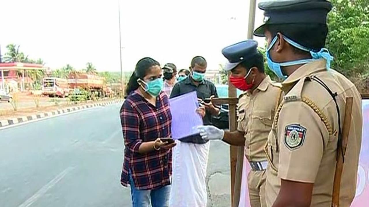 മഹാരാഷ്ട്രയിൽ നിന്നെത്തിയ നാല് പേർ രോഗലക്ഷണങ്ങളോടെ തലപ്പാടി ചെക്ക് പോസ്റ്റിൽ മഹാരാഷ്ട്രയിൽ നിന്നെത്തിയ നാല് പേർ രോഗലക്ഷണങ്ങളോടെ തലപ്പാടി ചെക്ക് പോസ്റ്റിൽ