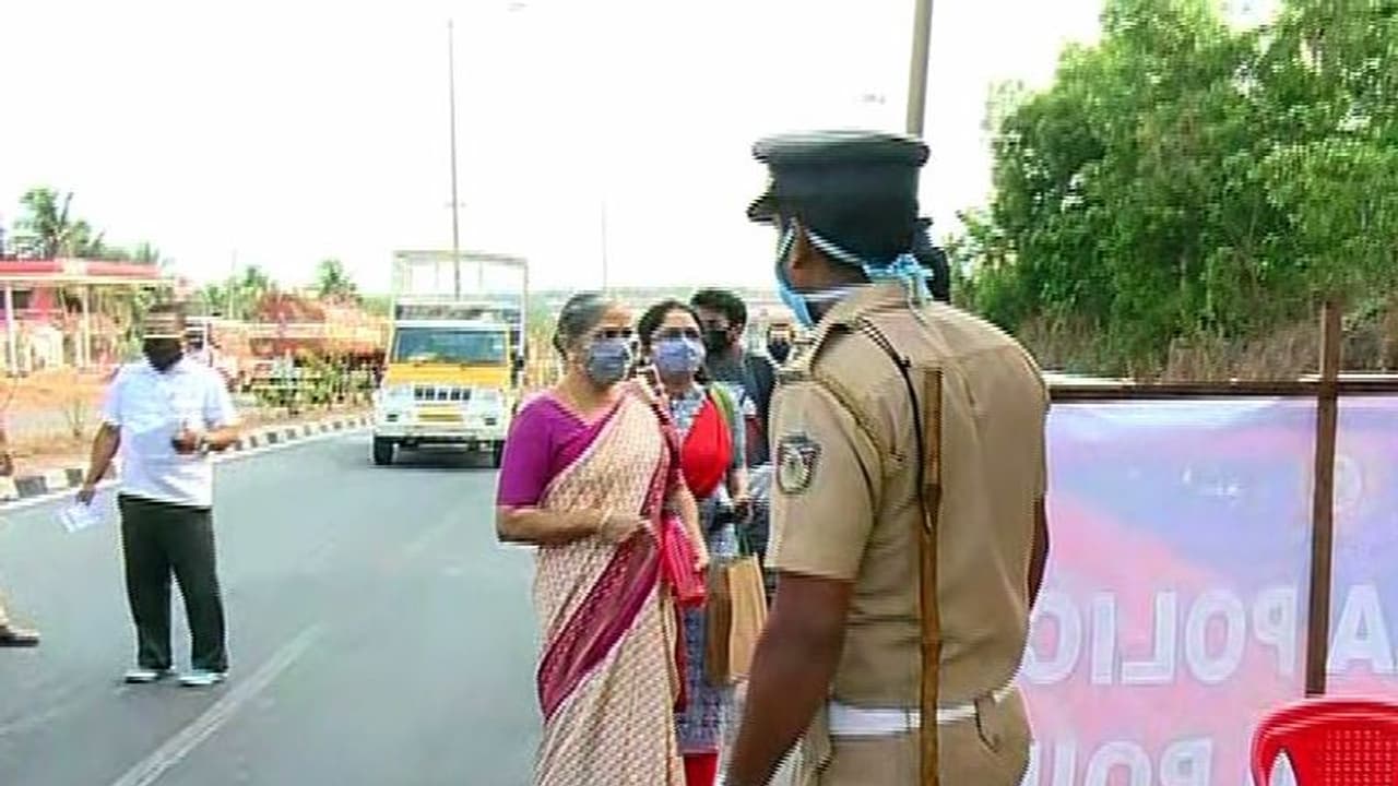 ആശങ്കയൊഴിയാതെ കാസർകോട്; ഇന്ന് 10 പേർക്ക് കൊവിഡ്, രോഗബാധിതരിൽ ജനപ്രതിനിധിയും കുടുംബവും ആശങ്കയൊഴിയാതെ കാസർകോട്; ഇന്ന് 10 പേർക്ക് കൊവിഡ്, രോഗബാധിതരിൽ ജനപ്രതിനിധിയും കുടുംബവും