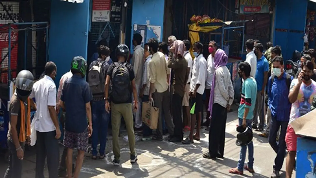 मार्शल अब दिल्ली में कराएंगे सोशल डिस्टेंसिंग और मास्क का पालन, शराब की दुकानों पर सख्त कोविड प्रोटोकाल लागू मार्शल अब दिल्ली में कराएंगे सोशल डिस्टेंसिंग और मास्क का पालन, शराब की दुकानों पर सख्त कोविड प्रोटोकाल लागू