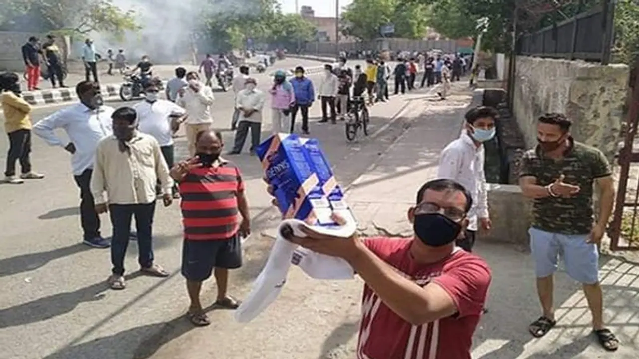 সত্যি 'সেলুকাস' ভারত বড়ই বিচিত্র, অর্ধভুক্ত দেশে ৫২ হাজার টাকার মদ কিনলেন এক ক্রেতা সত্যি 'সেলুকাস' ভারত বড়ই বিচিত্র, অর্ধভুক্ত দেশে ৫২ হাজার টাকার মদ কিনলেন এক ক্রেতা