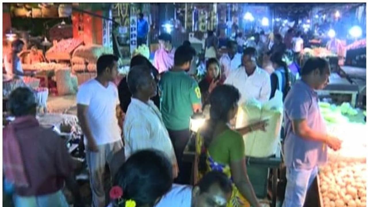 രോഗ വ്യാപന കേന്ദ്രമായി കോയമ്പേട് മാര്‍ക്കറ്റ്; ഇതുവരെ രോഗം സ്ഥിരീകരിച്ചത് മൂന്നുറില്‍ അധികം പേര്‍ക്ക്