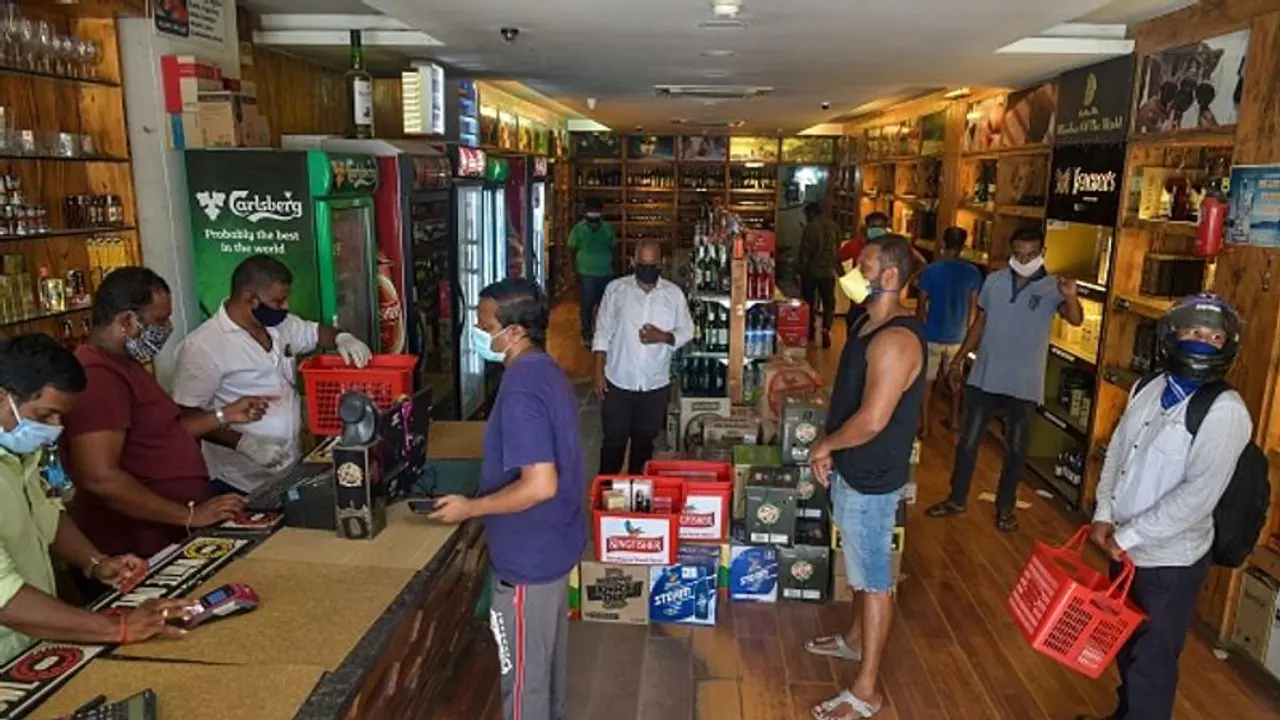 No permission for liquor stores during weekend curfew: Karnataka Excise Minister clarifies