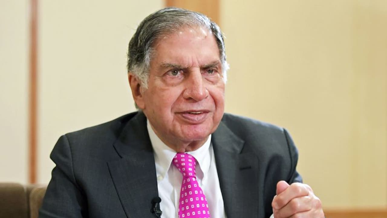 రతన్ టాటా పై ఫెక్ న్యూస్... ఆందోళన..సోషల్ మీడియాలో వైరల్... రతన్ టాటా పై ఫెక్ న్యూస్... ఆందోళన..సోషల్ మీడియాలో వైరల్...