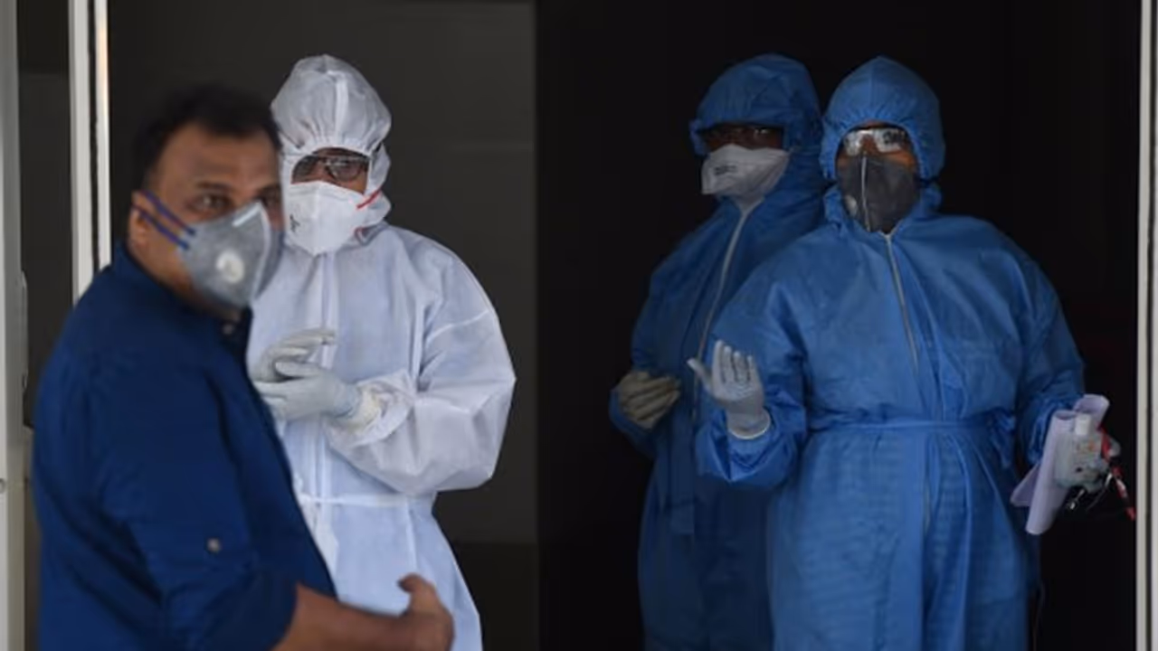 തെരഞ്ഞെടുപ്പ് കഴിഞ്ഞു, പരീക്ഷകൾ തുടങ്ങുന്നു; സംസ്ഥാനത്ത് കൊവിഡ് നിയന്ത്രണങ്ങൾ കർശനമാക്കാൻ തീരുമാനം തെരഞ്ഞെടുപ്പ് കഴിഞ്ഞു, പരീക്ഷകൾ തുടങ്ങുന്നു; സംസ്ഥാനത്ത് കൊവിഡ് നിയന്ത്രണങ്ങൾ കർശനമാക്കാൻ തീരുമാനം