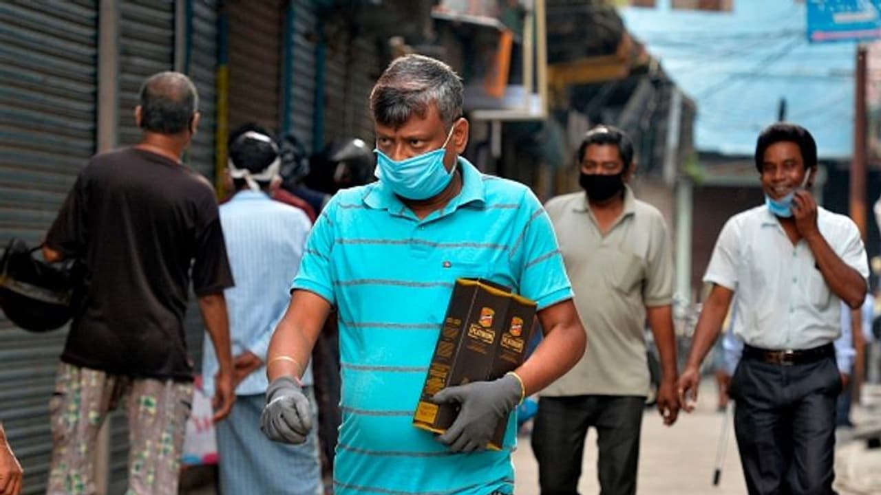 మద్యం ప్రియులకు బంపరాఫర్: లిక్కర్ డోర్ డెలీవరి