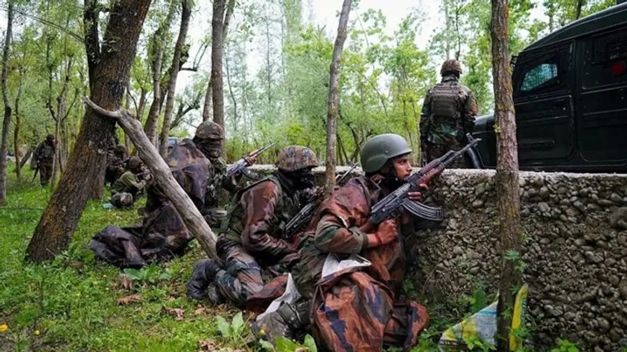 सीमा पर तीन पाकिस्तानी आतंकियों को सेना ने किया ढेर, लॉचिंग पैड में जमा हैं कई दर्जन आतंकी