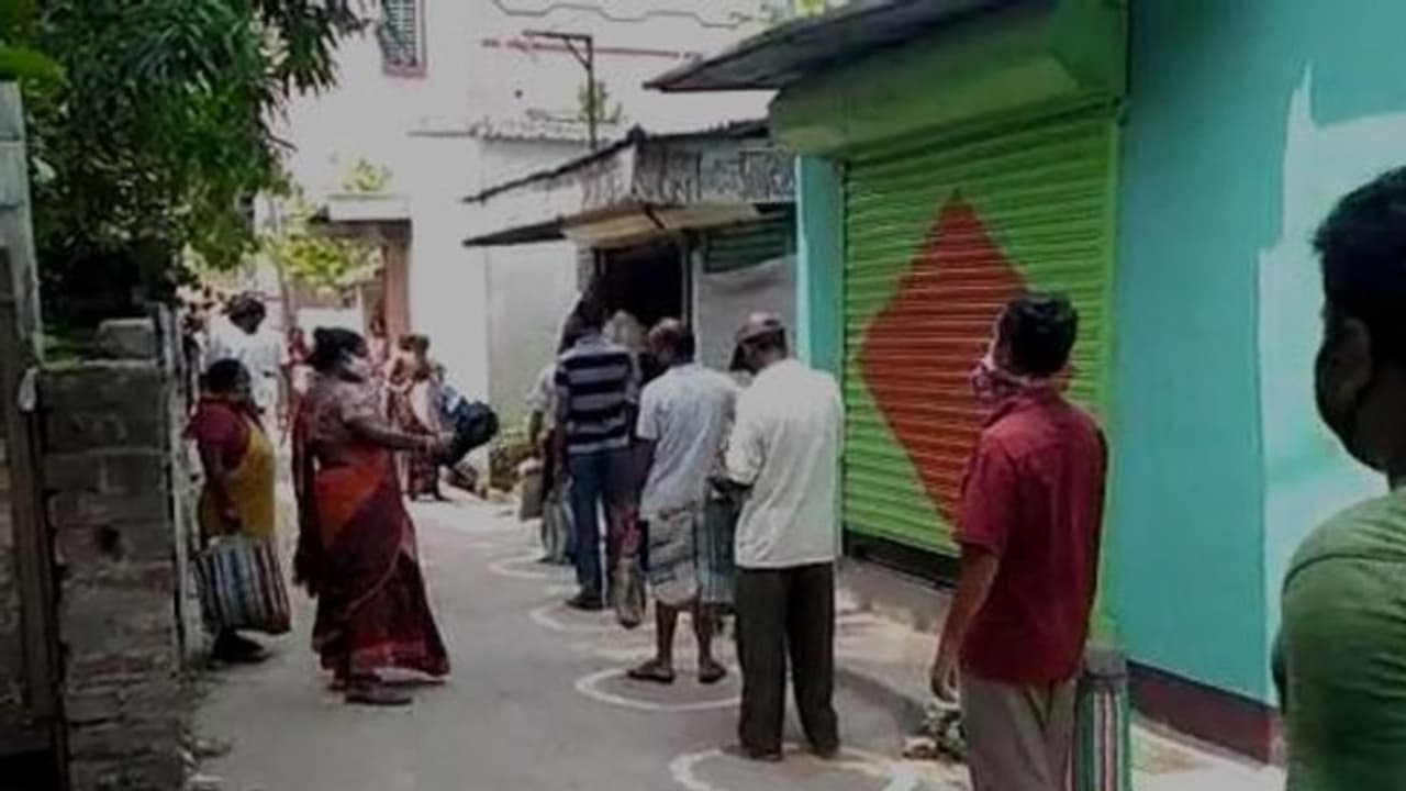 ಕೊರೋನಾ ಕಾಟ: ಪಡಿತರ ಪಡೆಯಲು ಪರ್ಯಾಯ ವ್ಯವಸ್ಥೆ ಕೊರೋನಾ ಕಾಟ: ಪಡಿತರ ಪಡೆಯಲು ಪರ್ಯಾಯ ವ್ಯವಸ್ಥೆ