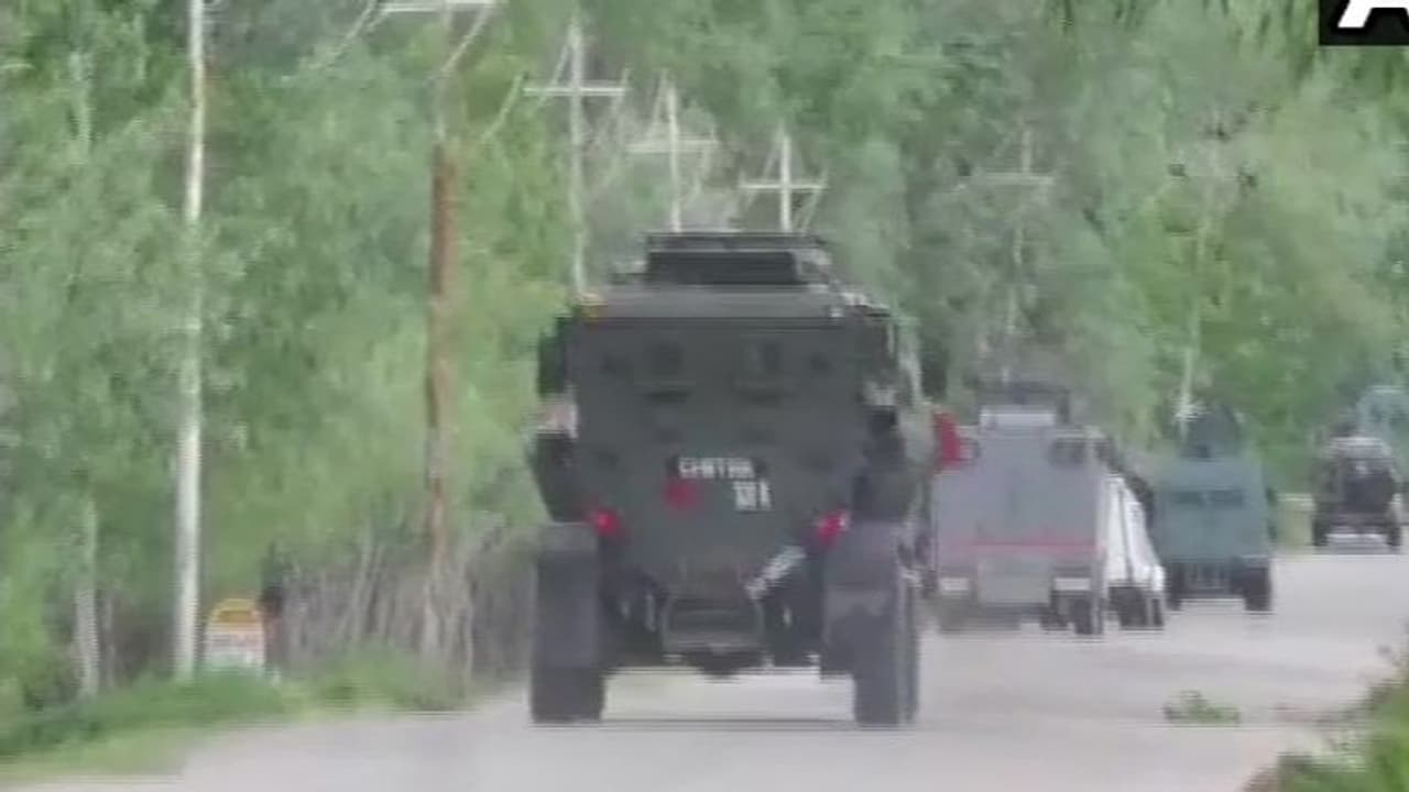 হান্দোয়ারায় ভারতীয় জওয়ানদের রক্তের দাগ ওঠার আগেই জঙ্গি হামলা, শহিদ ৩ সিআরপিএফ জওয়ান হান্দোয়ারায় ভারতীয় জওয়ানদের রক্তের দাগ ওঠার আগেই জঙ্গি হামলা, শহিদ ৩ সিআরপিএফ জওয়ান