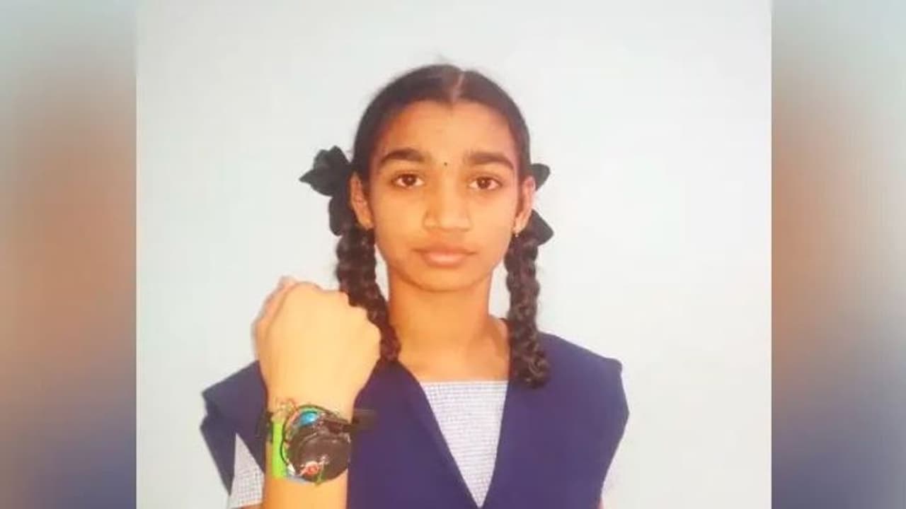 కరోనా అలారం వాచ్: తెలంగాణ చిన్నారి అద్భుత ఆవిష్కరణ కరోనా అలారం వాచ్: తెలంగాణ చిన్నారి అద్భుత ఆవిష్కరణ